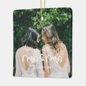 Kute ons eerste kerstfeest als Mrs & Mrs. foto Keramisch Ornament (Links)