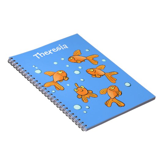 Kute oranje goudvis op blauwe cartoon illustratie notitieboek (Rechterzijde)