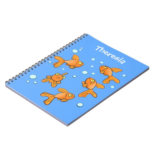 Kute oranje goudvis op blauwe cartoon illustratie notitieboek (Linkerzijde)