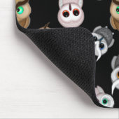 Kute Owl-illustraties op zwarte achtergrond Muismat (Hoek)