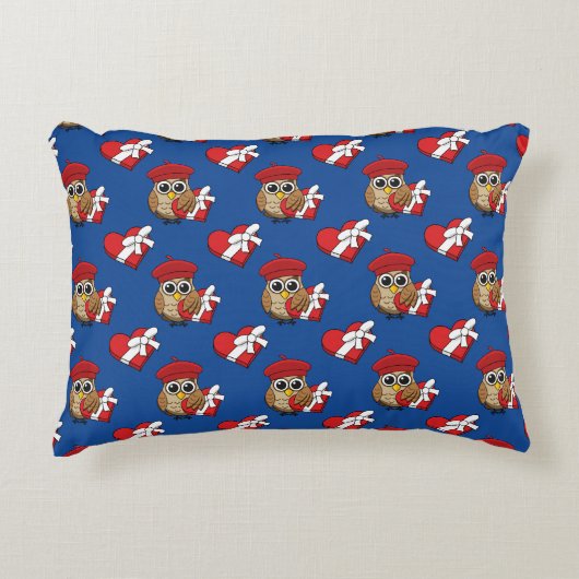 Kute Owl met Red Beret en Heart Box Accent Kussen (Voorkant)