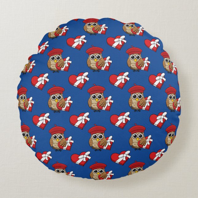 Kute Owl met Red Beret en Heart Box Rond Kussen (Voorkant)