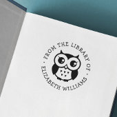 Kute owl uit de bibliotheek van boek voeg naam toe rubberstempel