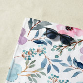 Kute Pastel Blue Waterverf Flowers Monogram Strandlaken (In situ)