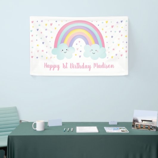 Kute pastel regenboogwolken eerste verjaardag spandoek (Beurs)