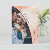 Kute Peach Gold Marble Photo Weddenschap Save the  Aankondiging (Staand voorkant)
