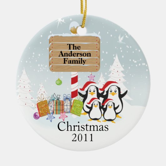 Kute Penguins Familie van 4 kerstversiering Keramisch Ornament (Voorkant)