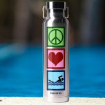 Kute Personalized Swimmer Peace Love Swimming Waterfles<br><div class="desc">Peace Love Swimming water fles for an swimmer. Cute gift met een vredesteken,  een hart en een persoon op het zwemteam boven uw aangepaste tekst in blauw.</div>