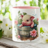Kute pig in een Emmer Roze Bloemen Aangepast Tweekleurige Koffiemok