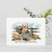 Kute Pilgrim Girl met pompoenen Feestdagenkaart (Staand voorkant)