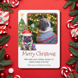 Kute pug en kerstboom Pet Dog Eén foto Feestdagenkaart