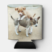 Kute Puppies die op strand spelen Blikjeskoeler (Achterkant)