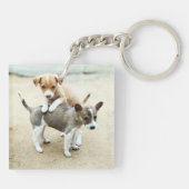Kute Puppies die op strand spelen Sleutelhanger (Achterkant)
