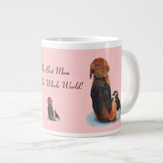 Kute puppy beagle kuddling mams portret grote koffiekop (Voorkant rechts)