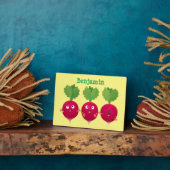 Kute radishes die trio-cartoon-groenten zingen fotoplaat (Zijkant)