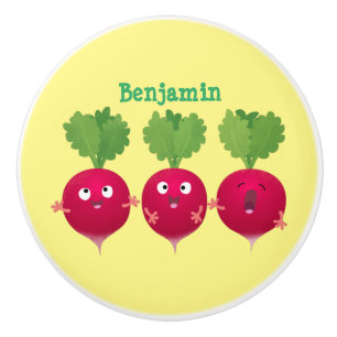 Kute radishes die trio-cartoon-groenten zingen keramische knop