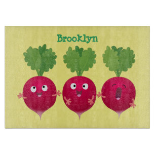Kute radishes die trio-cartoon-groenten zingen snijplank