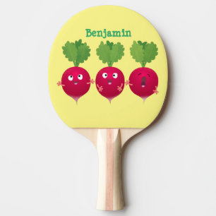 Kute radishes die trio-cartoon-groenten zingen tafeltennisbatje