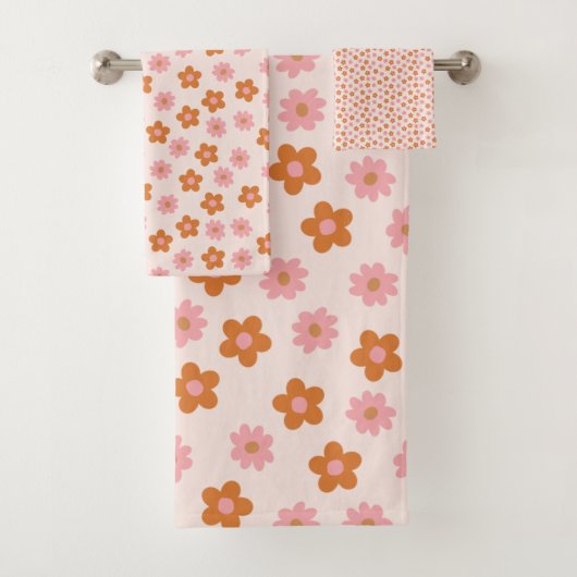 Kute Retro Mod Pop Flowers Roze en verbrand Sinaas Bad Handdoek (Insitu)