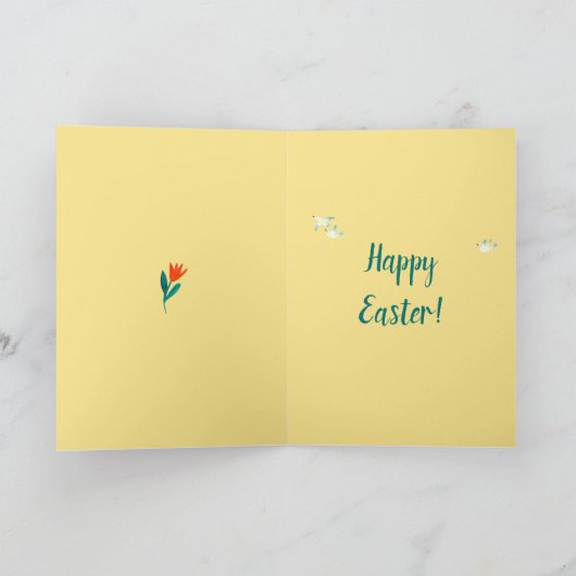 Kute spring vrouw in tulip veld Pasen Feestdagen Kaart (Binnen)