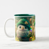 Kute St Patricks Day Baby Owl Personalized Tweekleurige Koffiemok (Links)