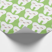 Kute tand - Patroon op groen omslagpapier Cadeaupapier (Hoek)