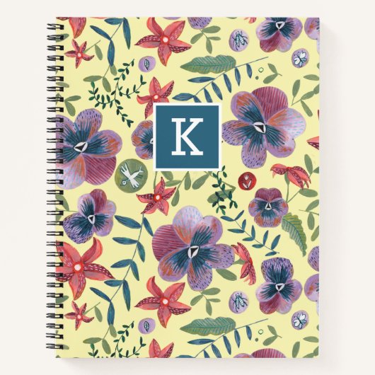 Kute violetten op geel alover print monogram notitieboek (Voorkant)
