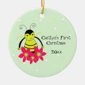 Kute Whimsical Bee Baby's eerste kerstmis Keramisch Ornament (Voorkant)