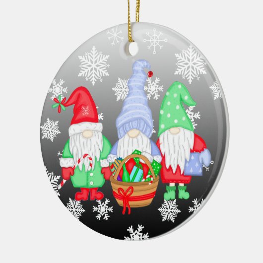 Kute whimsical Festive Kerstgnomen Keramisch Ornament (Links)