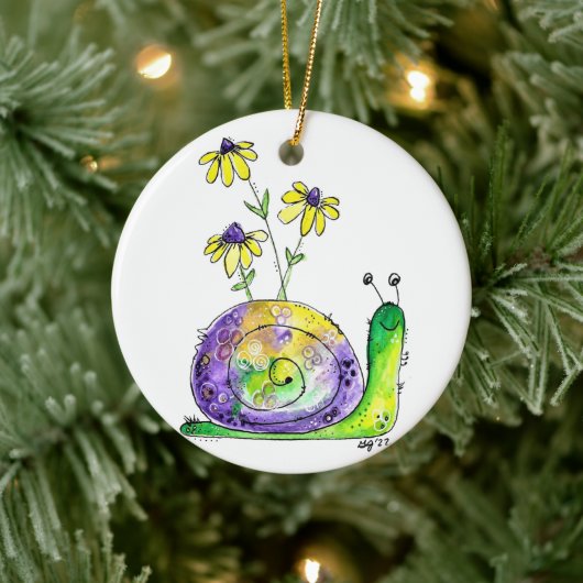Kute Whimsical Happy Snail met gele bloemen Keramisch Ornament (Boom)