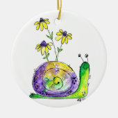 Kute Whimsical Happy Snail met gele bloemen Keramisch Ornament (Voorkant)