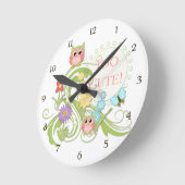 Kute Whimsical Owl n Butterfly Scroll Floral Art Ronde Klok (Hoek)