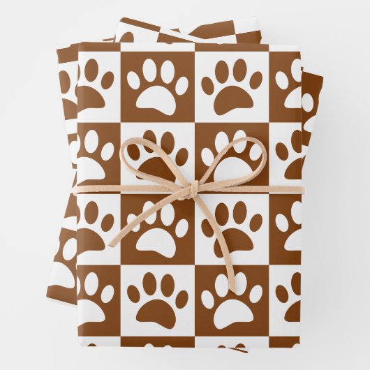 Kute White en Brown Paw Print Checkerboard Inpakpapier Vel (In situ)