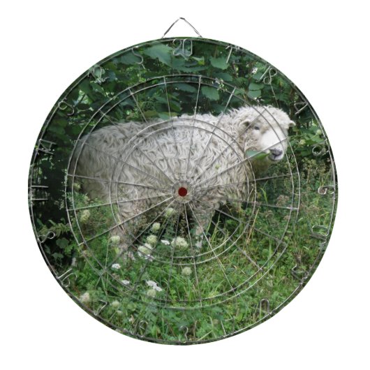Kute White Fluffy Sheep Eating Dart Board Dartbord (Voorkant)