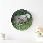 Kute White Fluffy Sheep Eating Wall Clock Grote Klok (Huis)