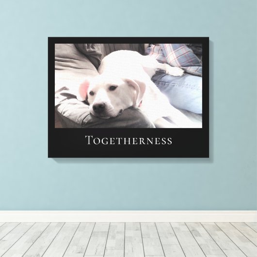 Kute White Puppy Dog samen met papa Black Lijst Canvas Afdruk (Insitu (Houten vloer))