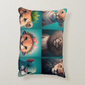Kute wilde dieren met een kroonblauwe ronde pil accent kussen (Achterkant (Verticaal))