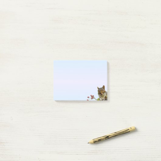 Kute wilde eekhoorn op lichtblauwe gradiënt post-it® notes (Op bureau)