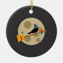 Kute Witch's Crow on a Broom Spreading Snoepjes