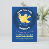 Kute zingende gele cartoon kanarie vogel kaart (Staand voorkant)