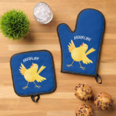 Kute zingende gele cartoon kanarie vogel ovenwant & pannenlap set (Top down)