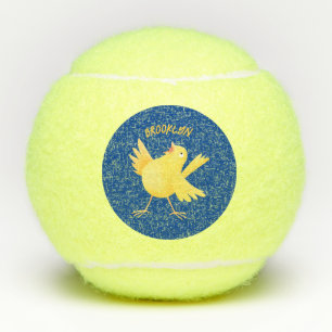 Kute zingende gele cartoon kanarie vogel tennisballen