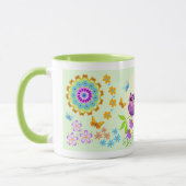 Kute zomeruil, bloemen en mok van de douanenaam (Links)