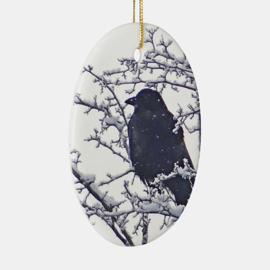 Kute zwarte vogel in sneeuwtakken keramisch ornament (Rechts)