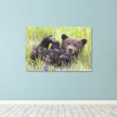 Kutest Baby Animals | Baby Bruine Beer Cub Canvas Afdruk (Insitu (Houten vloer))