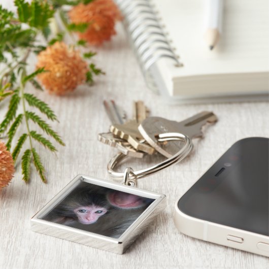 Kutest Baby Animals | Baby Macaque Monkey en moede Sleutelhanger (Zijkant)