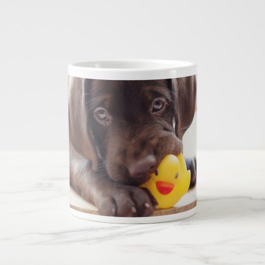 Kutest Baby Animals | Chocolade Labrador Puppy Grote Koffiekop (Voorkant)