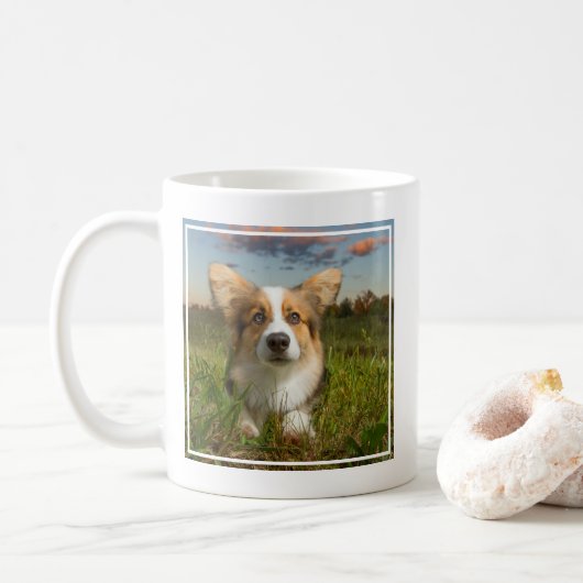Kutest Baby Animals | Corgi in Cloudy Yard Koffiemok (Met donut)