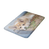 Kutest Baby Animals | Corgi Laying in the Yard Badmat (Gekanteld)
