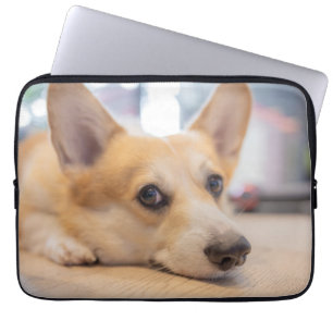 Kutest Baby Animals   Corgi Puppy op de vloer Laptop Sleeve
